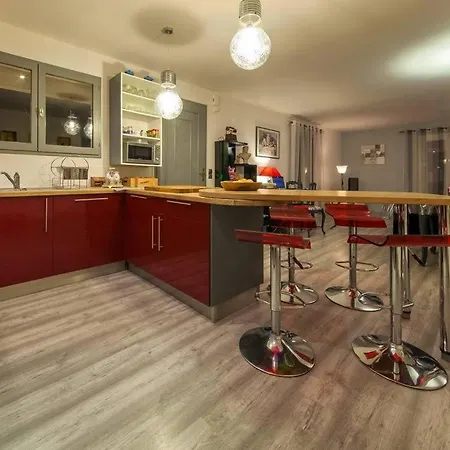 Pour Des Vacances Idylliques Pres De La Cite ! 빌라